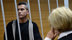 Совладелец и председатель совета директоров группы Сумма Зиявудин Магомедов во время рассмотрения ходатайства следствия о его аресте в Тверском районном суде Москвы. 31 марта 2018 Совладелец и председатель совета директоров группы Сумма Зиявудин Магомедов во время рассмотрения ходатайства следствия о его аресте в Тверском районном суде Москвы. 31 марта 2018