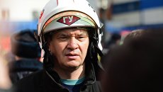 Начальник Главного управления МЧС России по Москве Илья Денисов у детского торгового центра Персей в Москве Начальник Главного управления МЧС России по Москве Илья Денисов у детского торгового центра Персей в Москве