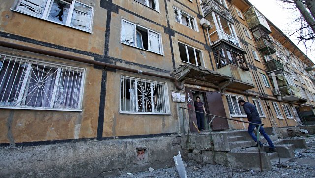 Последствия ночного обстрела Куйбышевского района в Донецке. Архивное фото