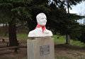 Памятник Гагарину на территории детского лагеря Хрустальный. Памятник Гагарину на территории детского лагеря Хрустальный.
