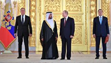 Владимир Путин и чрезвычайный и полномочный посол Объединённых Арабских Эмиратов Маадад Хареб Мегейр Джабер Аль-Хейили на церемонии вручения верительных грамот. 11 апреля 2018 Владимир Путин и чрезвычайный и полномочный посол Объединённых Арабских Эмиратов Маадад Хареб Мегейр Джабер Аль-Хейили на церемонии вручения верительных грамот. 11 апреля 2018