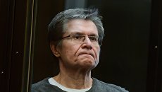 Экс-министр экономического развития РФ Алексей Улюкаев, в Московском городском суде во время рассмотрения жалобы на приговор. 12 апреля 2018 Экс-министр экономического развития РФ Алексей Улюкаев, в Московском городском суде во время рассмотрения жалобы на приговор. 12 апреля 2018