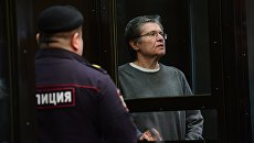 Экс-министр экономического развития РФ Алексей Улюкаев, в Московском городском суде во время рассмотрения жалобы на приговор. 12 апреля 2018 Экс-министр экономического развития РФ Алексей Улюкаев, в Московском городском суде во время рассмотрения жалобы на приговор. 12 апреля 2018