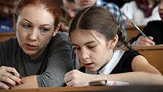 Участники ежегодной образовательной акции по проверке грамотности Тотальный диктант-2018. Архивное фото Участники ежегодной образовательной акции по проверке грамотности Тотальный диктант-2018. Архивное фото