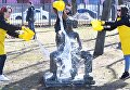 Участники общегородского субботника в Парке искусств Музеон Участники общегородского субботника в Парке искусств Музеон