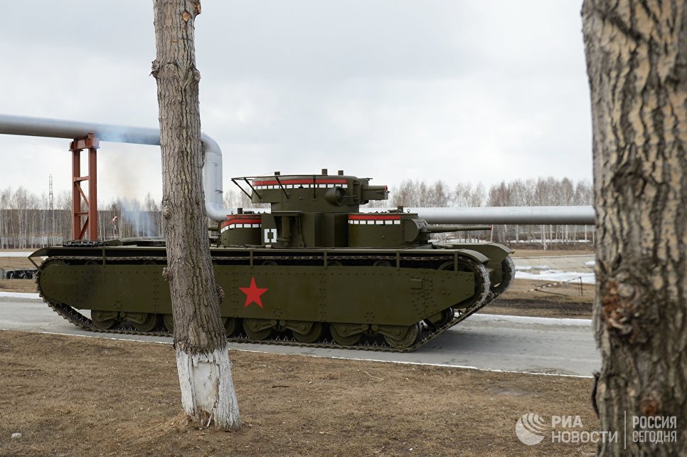 Копия советского многобашенного тяжёлого танка Т-35, воссозданного специалистами участка ремонта и реставрации военной техники АО Уралэлектромедь в Екатеринбурге. Танк Т-35 является единственным в мире пятибашенным танком Копия советского многобашенного тяжёлого танка Т-35, воссозданного специалистами участка ремонта и реставрации военной техники АО Уралэлектромедь в Екатеринбурге. Танк Т-35 является единственным в мире пятибашенным танком