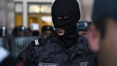 Сотрудники полиции в Ереване. Архивное фото Сотрудники полиции в Ереване. Архивное фото