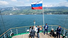 Участники Ялтинского международного экономического форума на паруснике Херсонес в Крыму Участники Ялтинского международного экономического форума на паруснике Херсонес в Крыму