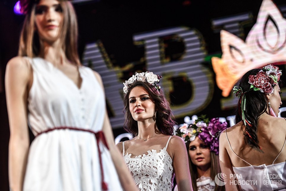 Участницы конкурса красоты «Российская красавица — 2018» во время соревнований в отеле Корстон в Москве Участницы конкурса красоты «Российская красавица — 2018» во время соревнований в отеле Корстон в Москве