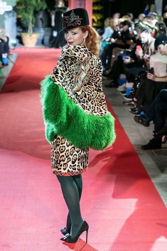 Fashion-шоу фонда Русский Силуэт в галерее искусств Зураба Церетели в рамках 40-го ММКФ Fashion-шоу фонда Русский Силуэт в галерее искусств Зураба Церетели в рамках 40-го ММКФ