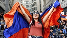 Участница акции протеста сторонников оппозиции в Ереване Участница акции протеста сторонников оппозиции в Ереване