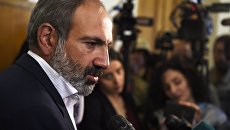 Кандидат в премьер-министры, лидер партии Елк Никол Пашинян во время интервью в Национальном собрании Армении. 30 апреля 2018 Кандидат в премьер-министры, лидер партии Елк Никол Пашинян во время интервью в Национальном собрании Армении. 30 апреля 2018