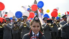 Участники первомайской демонстрации на Красной площади в Москве Участники первомайской демонстрации на Красной площади в Москве