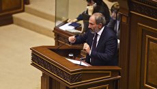 Кандидат в премьер-министры, лидер партии Елк Никол Пашинян на внеочередном заседании по выборам нового премьер-министра в парламенте Армении. 1 мая 2018 Кандидат в премьер-министры, лидер партии Елк Никол Пашинян на внеочередном заседании по выборам нового премьер-министра в парламенте Армении. 1 мая 2018