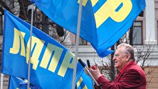 Лидер ЛДПР Владимир Жириновский выступает во время первомайского митинга ЛДПР на Пушкинской площади в Москве. 1 мая 2018 Лидер ЛДПР Владимир Жириновский выступает во время первомайского митинга ЛДПР на Пушкинской площади в Москве. 1 мая 2018