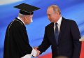 Избранный президент РФ Владимир Путин и председатель Конституционного суда РФ Валерий Зорькин (слева) во время церемонии инаугурации в Кремле Избранный президент РФ Владимир Путин и председатель Конституционного суда РФ Валерий Зорькин (слева) во время церемонии инаугурации в Кремле