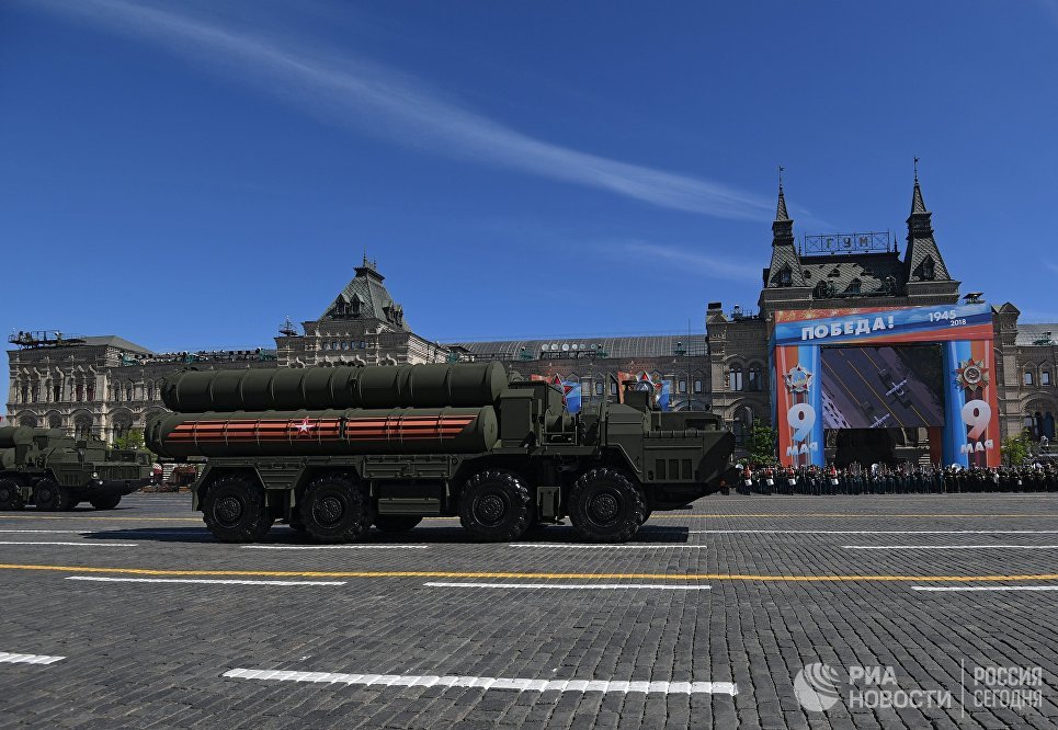 Транспортно-пусковая установка зенитного ракетного комплекса С-400 Триумф на военном параде, посвященном 73-й годовщине Победы в ВОВ Транспортно-пусковая установка зенитного ракетного комплекса С-400 Триумф на военном параде, посвященном 73-й годовщине Победы в ВОВ