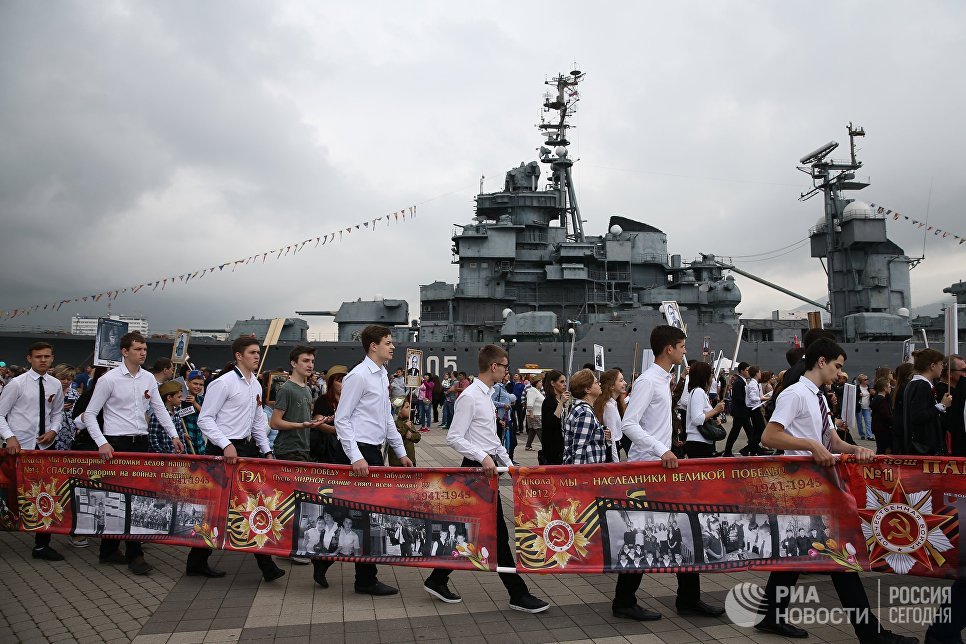 Участники акции Бессмертный полк в Новороссийске Участники акции Бессмертный полк в Новороссийске