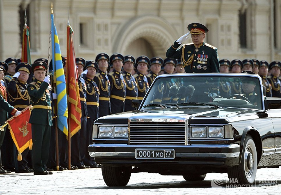 Временно исполняющий обязанности министра обороны РФ Сергей Шойгу на военном параде, посвященном 73-й годовщине Победы в Великой Отечественной войне 1941-1945 годов Временно исполняющий обязанности министра обороны РФ Сергей Шойгу на военном параде, посвященном 73-й годовщине Победы в Великой Отечественной войне 1941-1945 годов