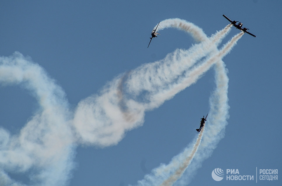 Спортивно-тренировочные самолёты Як-52 пилотажной группы Первый полет во время празднования 80-летия Центра показа авиационной техники имени Кожедуба на аэродрома Кубинка. 12 мая 2018 Спортивно-тренировочные самолёты Як-52 пилотажной группы Первый полет во время празднования 80-летия Центра показа авиационной техники имени Кожедуба на аэродрома Кубинка. 12 мая 2018