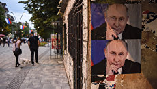 Плакаты с изображением Владимира Путина на улице города Митровицы во время празднования Дня Европы. 9 мая 2018 Плакаты с изображением Владимира Путина на улице города Митровицы во время празднования Дня Европы. 9 мая 2018
