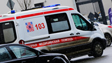 Автомобиль скорой помощи на улице в Москве. Архивное фото Автомобиль скорой помощи на улице в Москве. Архивное фото