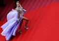 Актриса Наташа Поли на красной дорожке в рамках 71-го Каннского международного фестиваля Актриса Наташа Поли на красной дорожке в рамках 71-го Каннского международного фестиваля