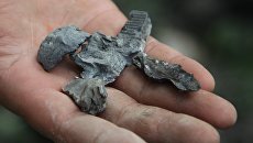 Представители наблюдательной группы СЦКК Горловка собирают осколки от снарядов в Донецкой области. Архивное фото Представители наблюдательной группы СЦКК Горловка собирают осколки от снарядов в Донецкой области. Архивное фото