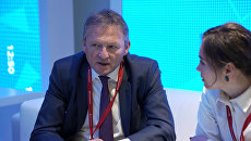 Борис Титов на стенде Международного информационного агентства Россия сегодня на Петербургском международном экономическом форуме 2018 Борис Титов на стенде Международного информационного агентства Россия сегодня на Петербургском международном экономическом форуме 2018