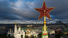 Звезда на Спасской башне Московского Кремля. архивное фото Звезда на Спасской башне Московского Кремля. архивное фото