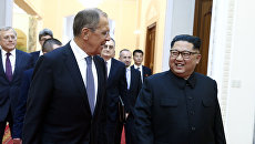 Министр иностранных дел РФ Сергей Лавров и глава КНДР Ким Чен Ын на встрече в Пхеньяне. 31 мая 2018 Министр иностранных дел РФ Сергей Лавров и глава КНДР Ким Чен Ын на встрече в Пхеньяне. 31 мая 2018