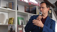 Министр культуры РФ Владимир Мединский на книжном фестивале Красная площадь в Москве Министр культуры РФ Владимир Мединский на книжном фестивале Красная площадь в Москве