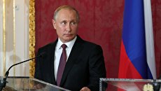 Президент РФ Владимир Путин на пресс-конференции по итогам встречи с федеральным президентом Австрии Александром Ван дер Белленом во дворце Хофбург в Вене. 5 июня 2018 Президент РФ Владимир Путин на пресс-конференции по итогам встречи с федеральным президентом Австрии Александром Ван дер Белленом во дворце Хофбург в Вене. 5 июня 2018