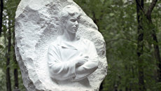 Памятник на могиле поэта Сергея Есенина на Ваганьковском кладбище. Архивное фото Памятник на могиле поэта Сергея Есенина на Ваганьковском кладбище. Архивное фото
