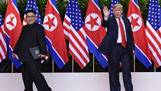 Лидер КНДР Ким Чен Ын и президент США Дональд Трамп во время встречи в Сингапуре. 12 июня 2018 Лидер КНДР Ким Чен Ын и президент США Дональд Трамп во время встречи в Сингапуре. 12 июня 2018