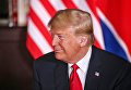 Президент США Дональд Трамп во время встречи с лидером КНДР Ким Чен Ыном в Сингапуре. 12 июня 2018 Президент США Дональд Трамп во время встречи с лидером КНДР Ким Чен Ыном в Сингапуре. 12 июня 2018