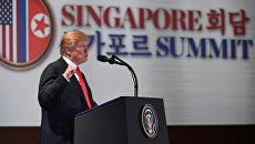 Президент США Дональд Трамп на пресс-конференции, посвещенной итогам саммита в Сингапуре. 12 июня 2018 Президент США Дональд Трамп на пресс-конференции, посвещенной итогам саммита в Сингапуре. 12 июня 2018