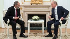 Президент РФ Владимир Путин и премьер-министр Армении Никол Пашинян во время встречи. 13 июня 2018 Президент РФ Владимир Путин и премьер-министр Армении Никол Пашинян во время встречи. 13 июня 2018