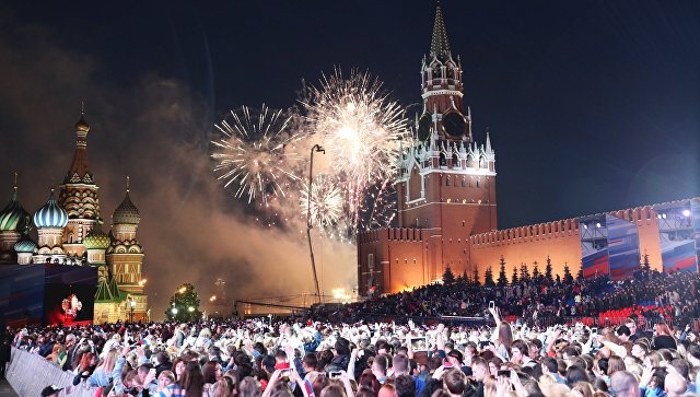 Салют по случаю празднования Дня России на Красной площади. Архивное фото