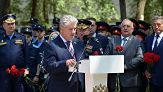Председатель Комитета Совета Федерации РФ по обороне и безопасности Виктор Бондарев на церемонии открытия памятного бюста погибшему в Сирии летчику Роману Филипову в Воронеже. 15 июня 2018 Председатель Комитета Совета Федерации РФ по обороне и безопасности Виктор Бондарев на церемонии открытия памятного бюста погибшему в Сирии летчику Роману Филипову в Воронеже. 15 июня 2018