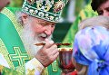 Патриарх Московский и Всея Руси Кирилл во время божественной литургии в праздник в честь вологодских святых на Кремлевской площади, у стен Вологодского кремля и Софийского собора Патриарх Московский и Всея Руси Кирилл во время божественной литургии в праздник в честь вологодских святых на Кремлевской площади, у стен Вологодского кремля и Софийского собора