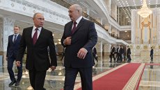 Президент РФ Владимир Путин и президент Белоруссии Александр Лукашенко во время встречи в Минске. 19 июня 2018 Президент РФ Владимир Путин и президент Белоруссии Александр Лукашенко во время встречи в Минске. 19 июня 2018