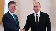 Президент РФ Владимир Путин и президент Республики Корея Мун Чжэ Ин. 22 июня 2018 Президент РФ Владимир Путин и президент Республики Корея Мун Чжэ Ин. 22 июня 2018