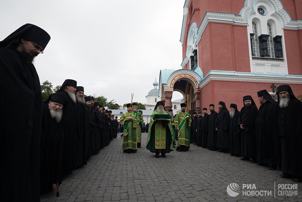 Насельники Валаамского монастыря встречают патриарха Кирилла в день празднования памяти преподобных Сергия и Германа (11 июля) Насельники Валаамского монастыря встречают патриарха Кирилла в день празднования памяти преподобных Сергия и Германа (11 июля)