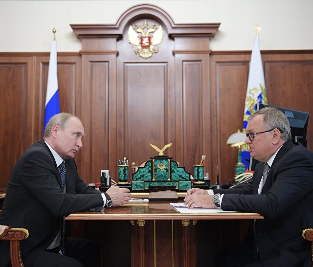 Президент РФ Владимир Путин и президент – председатель правления Банка ВТБ Андрей Костин во время встречи. 13 июля 2018 Президент РФ Владимир Путин и президент – председатель правления Банка ВТБ Андрей Костин во время встречи. 13 июля 2018