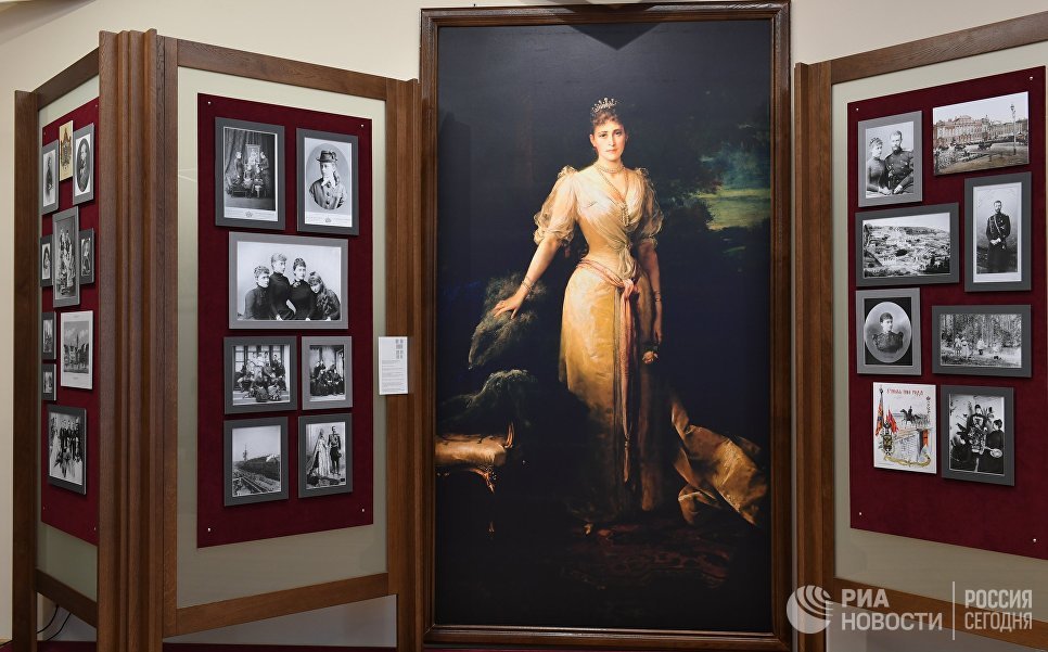 Фотография великой княгини Елисаветы Федоровны в Музее памяти представителей Российского Императорского Дома Напольная школа в городе Алапаевске Фотография великой княгини Елисаветы Федоровны в Музее памяти представителей Российского Императорского Дома Напольная школа в городе Алапаевске