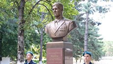 Памятник Герою России Роману Филипову на Аллее Славы Краснодарского высшего военного училища летчиков Памятник Герою России Роману Филипову на Аллее Славы Краснодарского высшего военного училища летчиков