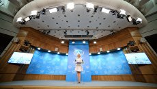 Официальный представитель министерства иностранных дел России Мария Захарова во время брифинга в Москве. Архивное фото Официальный представитель министерства иностранных дел России Мария Захарова во время брифинга в Москве. Архивное фото