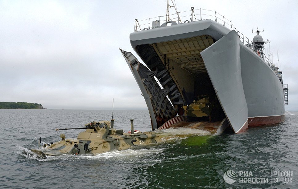 Тренировка роты морской пехоты на новых бронетранспортерах БТР-82А Тренировка роты морской пехоты на новых бронетранспортерах БТР-82А