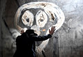 Элко Смитс в сцене из спектакля De Dingen Die Voorrbijgaan во время 72-го международного театрального фестиваля в Авиньоне Элко Смитс в сцене из спектакля De Dingen Die Voorrbijgaan во время 72-го международного театрального фестиваля в Авиньоне
